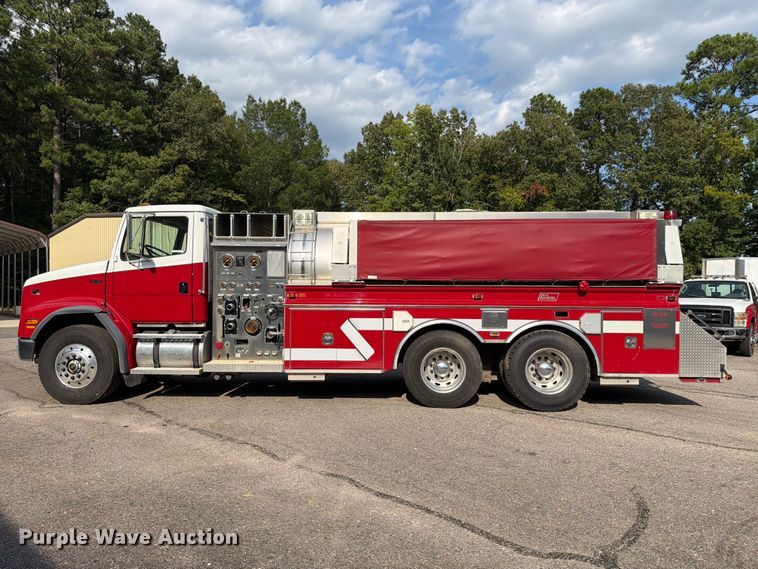 image for item ET8679 2000 Freightliner FL112 pumper fire truck
