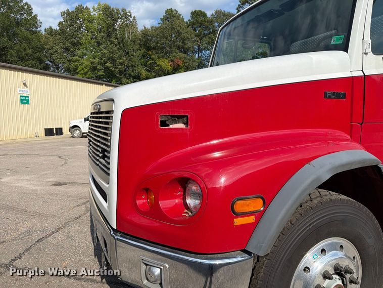 image for item ET8679 2000 Freightliner FL112 pumper fire truck