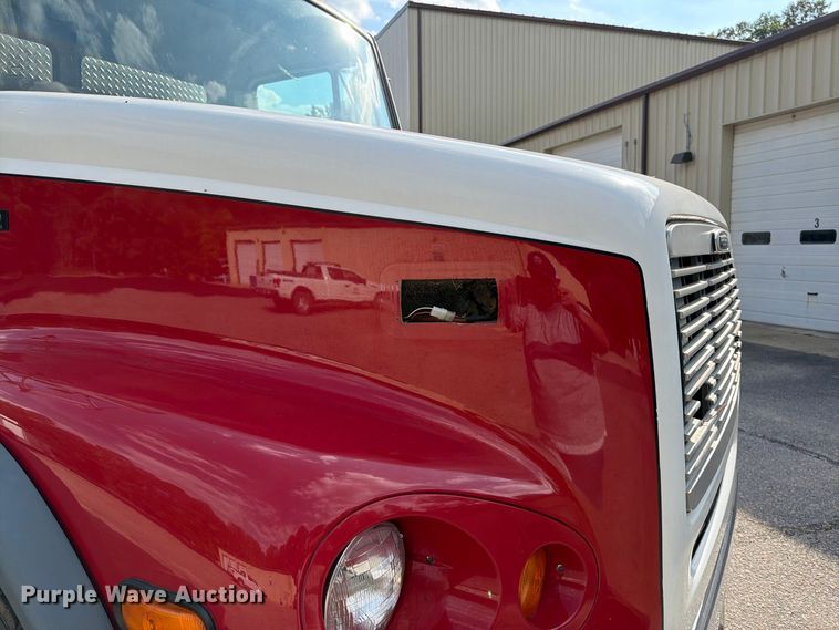 image for item ET8679 2000 Freightliner FL112 pumper fire truck
