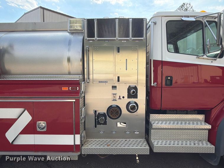 image for item ET8679 2000 Freightliner FL112 pumper fire truck