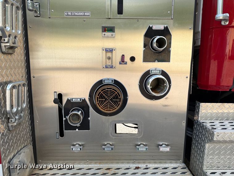 image for item ET8679 2000 Freightliner FL112 pumper fire truck
