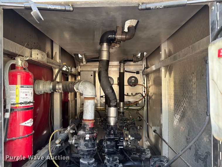 image for item ET8679 2000 Freightliner FL112 pumper fire truck