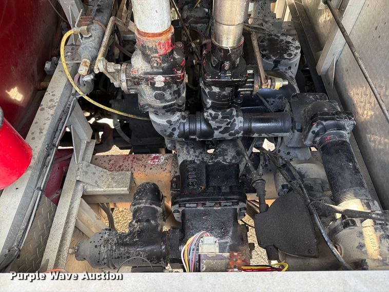 image for item ET8679 2000 Freightliner FL112 pumper fire truck
