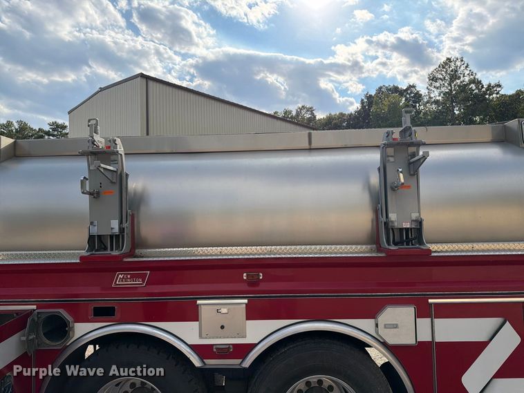 image for item ET8679 2000 Freightliner FL112 pumper fire truck