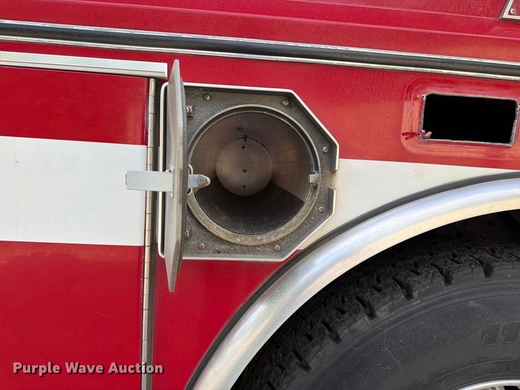 image for item ET8679 2000 Freightliner FL112 pumper fire truck