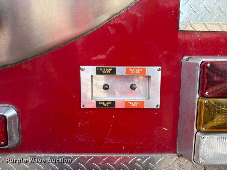 image for item ET8679 2000 Freightliner FL112 pumper fire truck