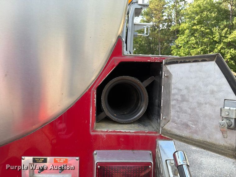 image for item ET8679 2000 Freightliner FL112 pumper fire truck