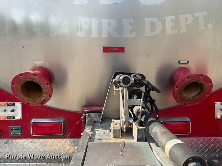image for item ET8679 2000 Freightliner FL112 pumper fire truck
