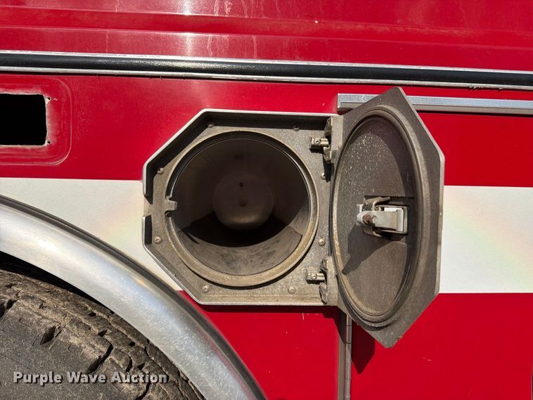 image for item ET8679 2000 Freightliner FL112 pumper fire truck
