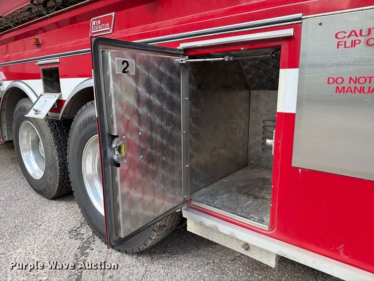 image for item ET8679 2000 Freightliner FL112 pumper fire truck