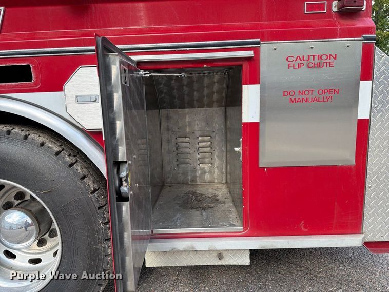 image for item ET8679 2000 Freightliner FL112 pumper fire truck