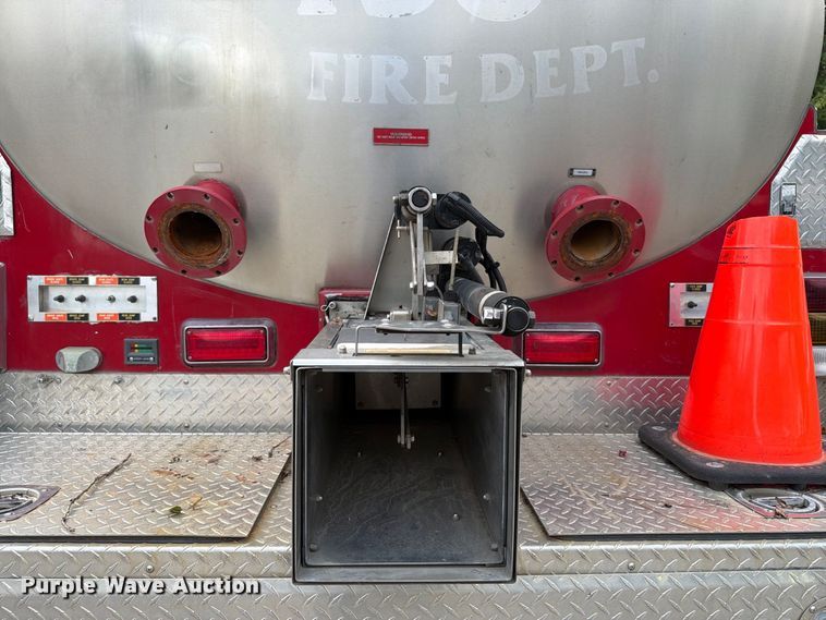 image for item ET8679 2000 Freightliner FL112 pumper fire truck