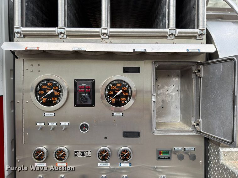 image for item ET8679 2000 Freightliner FL112 pumper fire truck