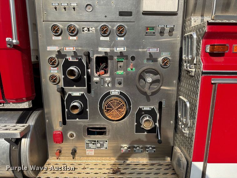image for item ET8679 2000 Freightliner FL112 pumper fire truck