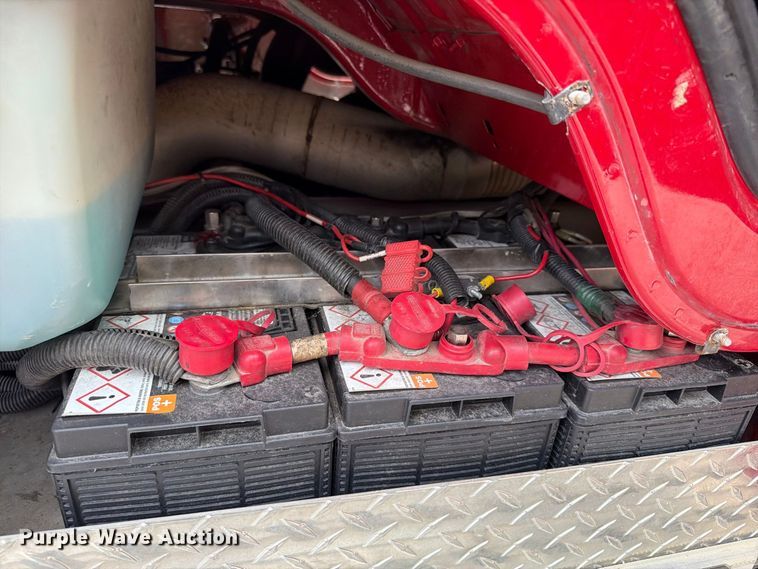 image for item ET8679 2000 Freightliner FL112 pumper fire truck