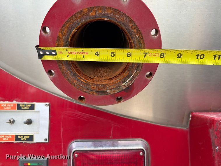 image for item ET8679 2000 Freightliner FL112 pumper fire truck