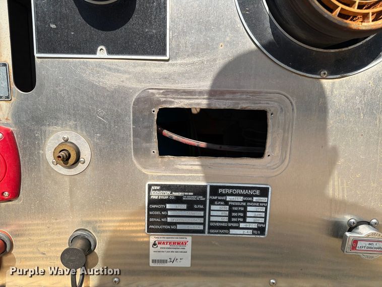 image for item ET8679 2000 Freightliner FL112 pumper fire truck