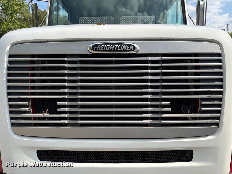 image for item ET8679 2000 Freightliner FL112 pumper fire truck