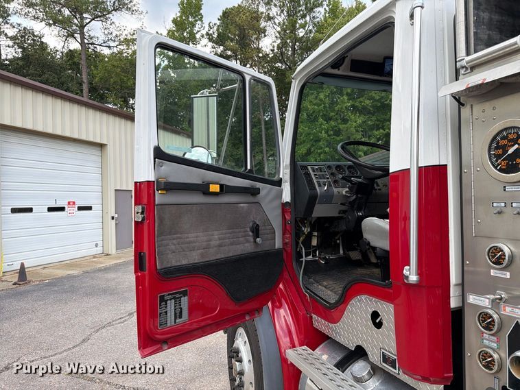 image for item ET8679 2000 Freightliner FL112 pumper fire truck