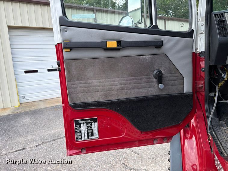 image for item ET8679 2000 Freightliner FL112 pumper fire truck