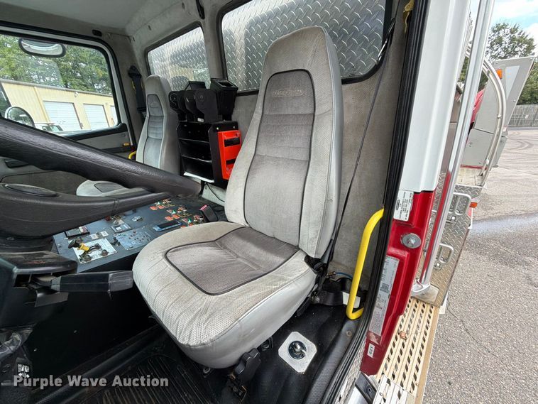 image for item ET8679 2000 Freightliner FL112 pumper fire truck