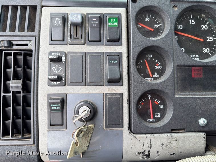 image for item ET8679 2000 Freightliner FL112 pumper fire truck