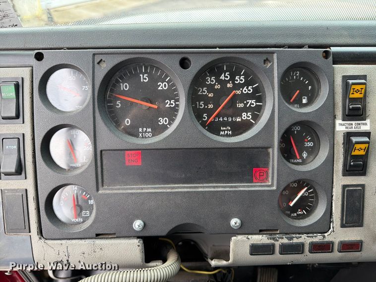 image for item ET8679 2000 Freightliner FL112 pumper fire truck