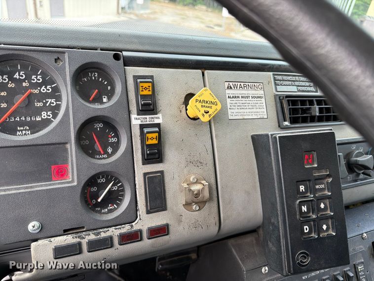 image for item ET8679 2000 Freightliner FL112 pumper fire truck