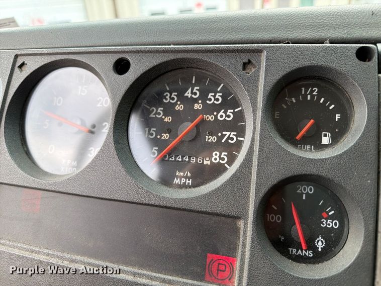 image for item ET8679 2000 Freightliner FL112 pumper fire truck