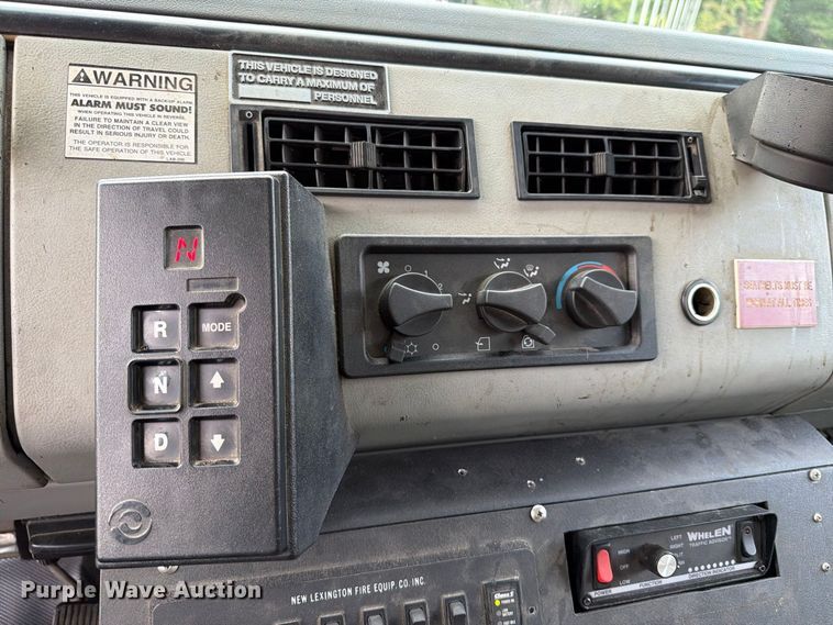 image for item ET8679 2000 Freightliner FL112 pumper fire truck