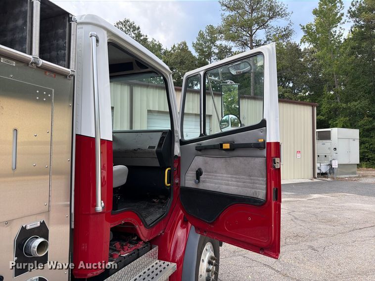 image for item ET8679 2000 Freightliner FL112 pumper fire truck