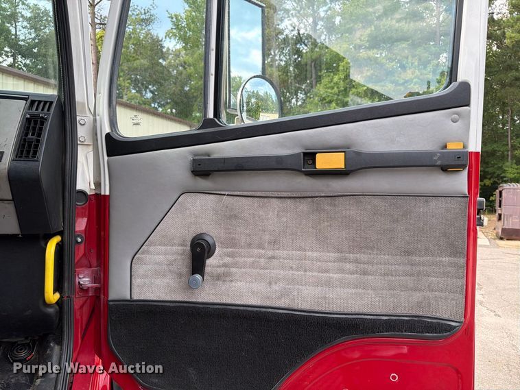 image for item ET8679 2000 Freightliner FL112 pumper fire truck