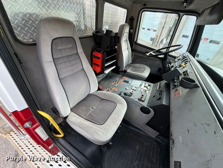 image for item ET8679 2000 Freightliner FL112 pumper fire truck