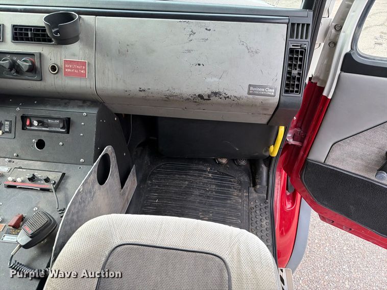 image for item ET8679 2000 Freightliner FL112 pumper fire truck