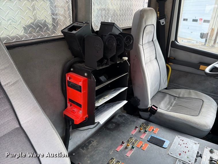 image for item ET8679 2000 Freightliner FL112 pumper fire truck