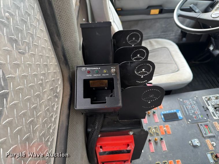 image for item ET8679 2000 Freightliner FL112 pumper fire truck