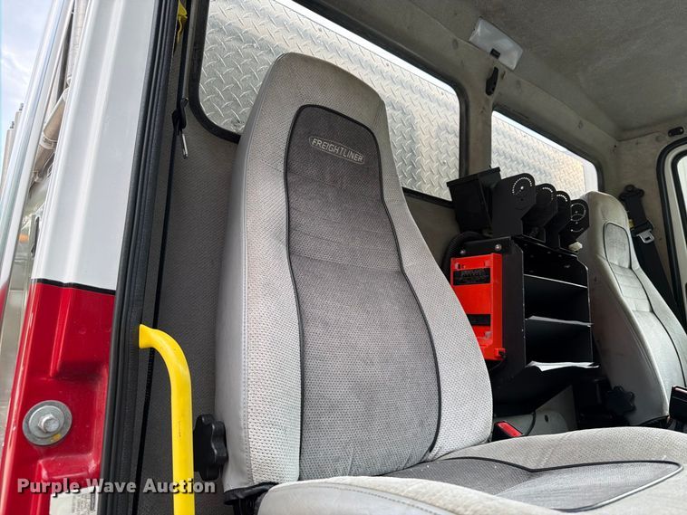 image for item ET8679 2000 Freightliner FL112 pumper fire truck