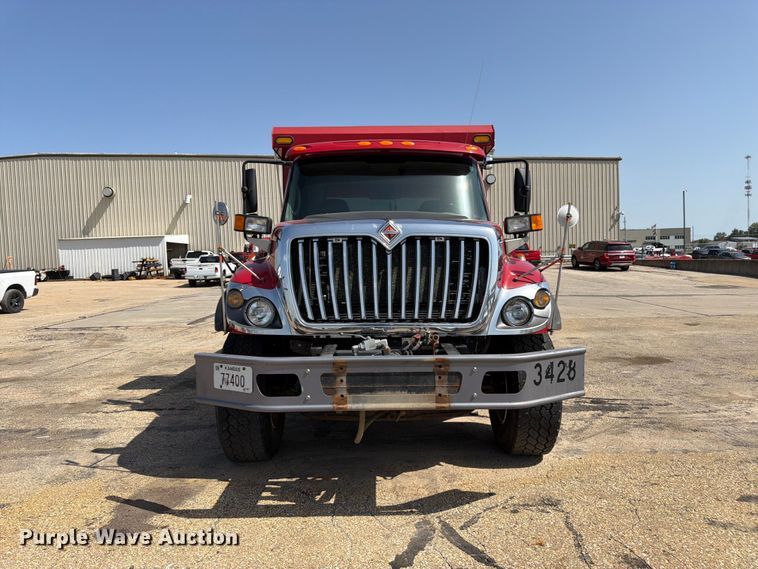image for item EW5050 2010 International SF525 dump truck