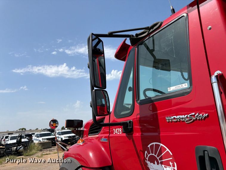 image for item EW5050 2010 International SF525 dump truck