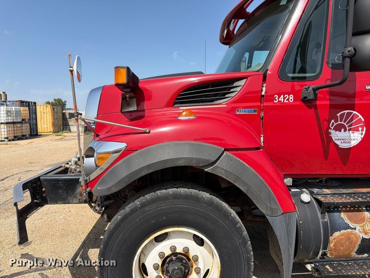 image for item EW5050 2010 International SF525 dump truck