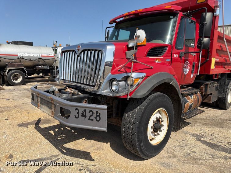 image for item EW5050 2010 International SF525 dump truck