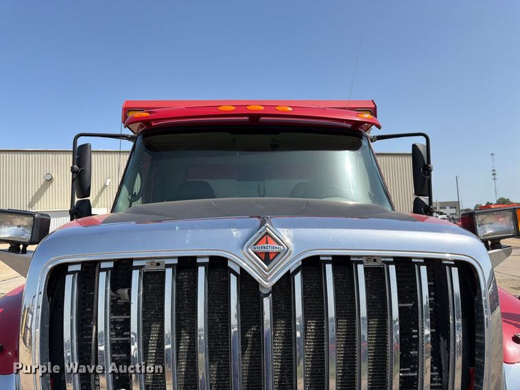 image for item EW5050 2010 International SF525 dump truck