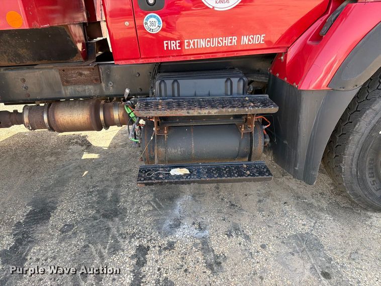 image for item EW5050 2010 International SF525 dump truck