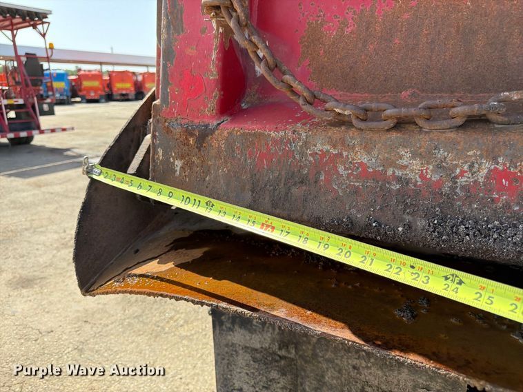 image for item EW5050 2010 International SF525 dump truck