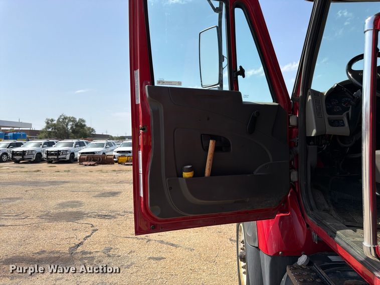 image for item EW5050 2010 International SF525 dump truck