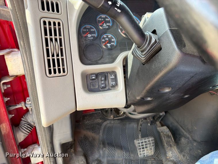 image for item EW5050 2010 International SF525 dump truck