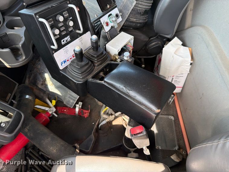 image for item EW5050 2010 International SF525 dump truck