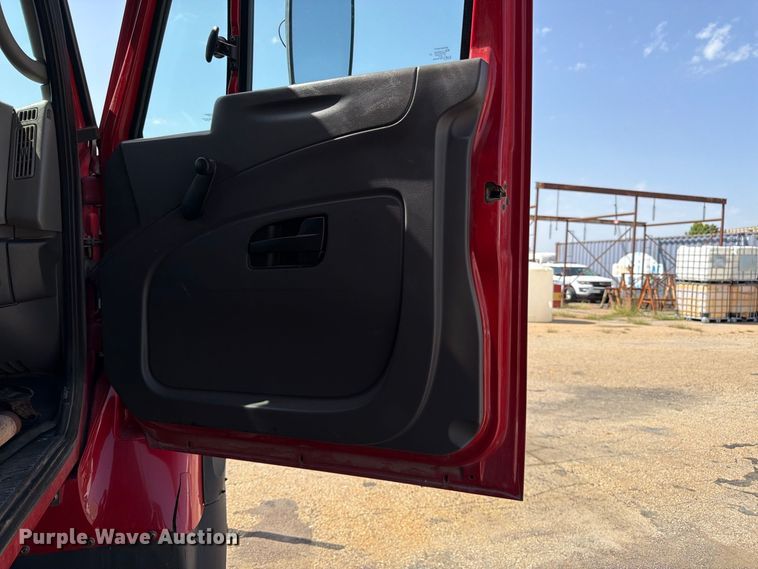 image for item EW5050 2010 International SF525 dump truck