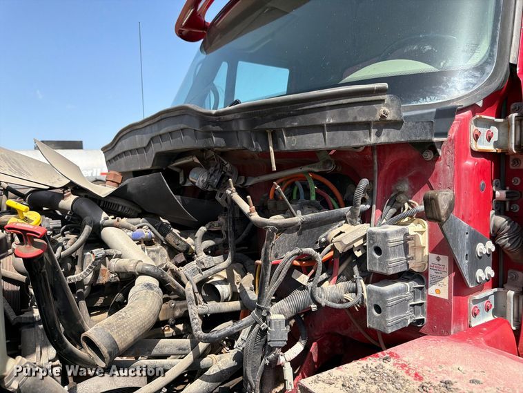 image for item EW5050 2010 International SF525 dump truck