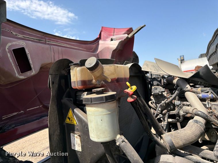 image for item EW5050 2010 International SF525 dump truck